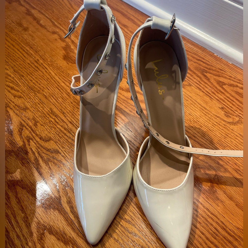 Lulus white pumps